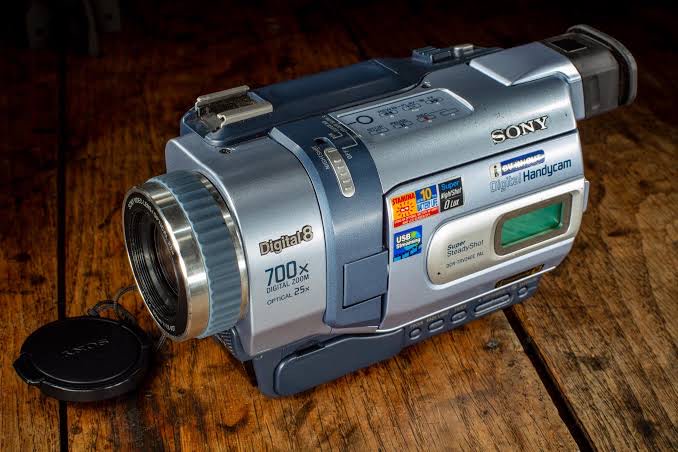 Old Consumer Camcorder Panasonic NV-GS75 – Retro Camera Shop