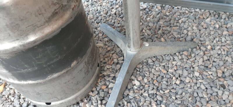 Wooden and aluminium round table with slat top cafe style62863412649091111