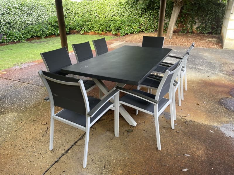 gumtree outdoor table and chairs