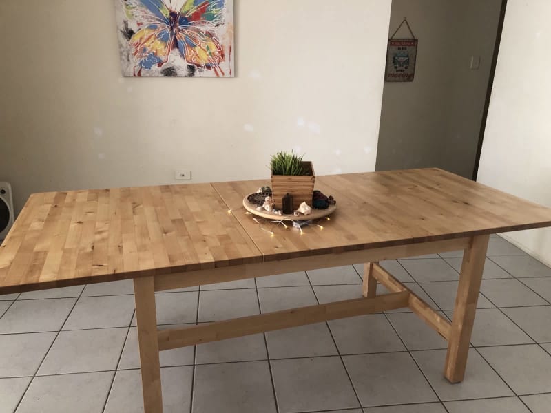 4 to 8 dining table