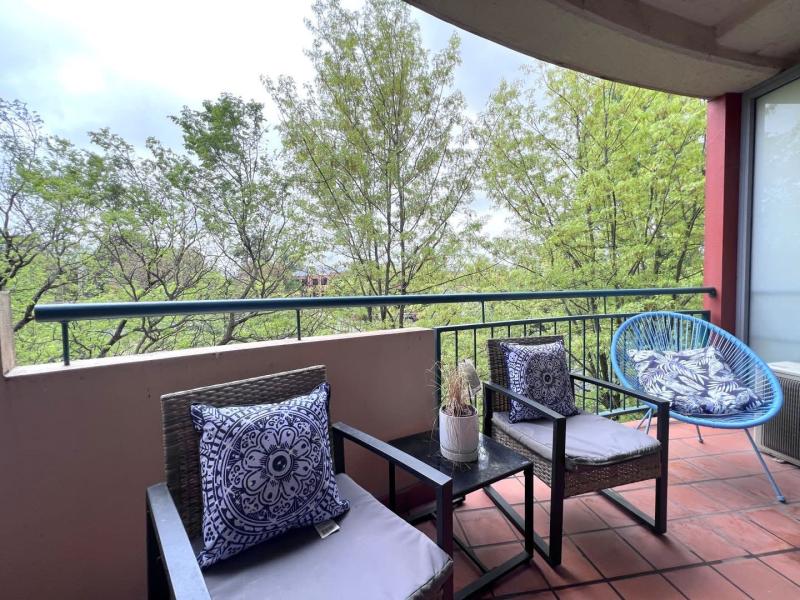 Spacious fourth floor apartment629296779532811125