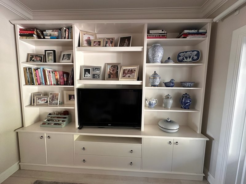 Bespoke bookcase 62863838496515111