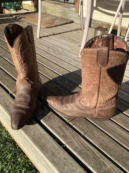 Billy's Western Wear  Lucchese boots mens, Boots, Dallas cowboys boots