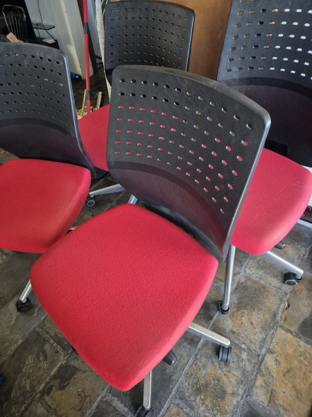 2 x office chairs study desk62863840842115111