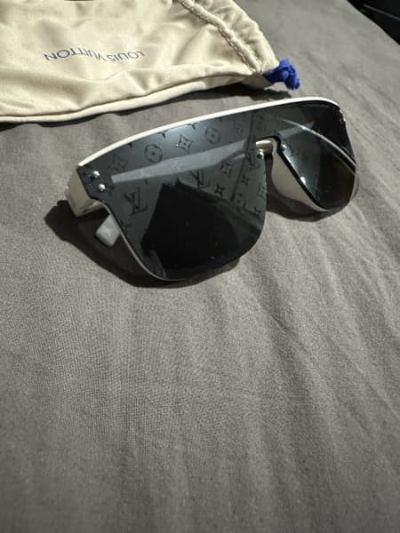 Louis Vuitton Black/Gold Z0936w Mascot Sunglasses, Accessories, Gumtree Australia Shepparton City - Shepparton