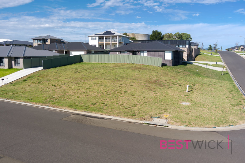 Corner Block with Expansive Views62882775063298112