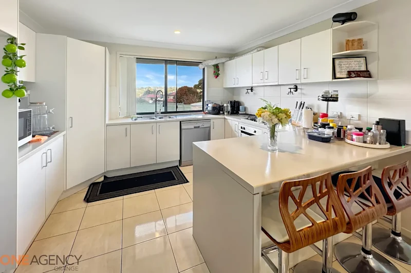 Versatile 4-Bedroom Home with Established Salon in Quiet Location62930689543553112