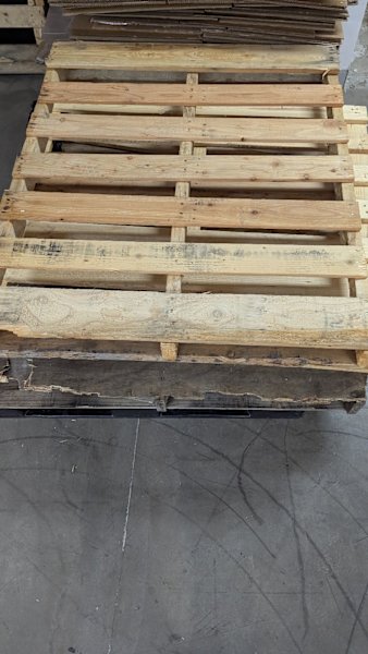 Pallets lots of pallets FREE pallets63011175059843112