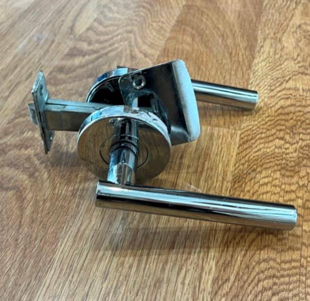 Internal Lever Door Handle with Striker Plate630065482721301128