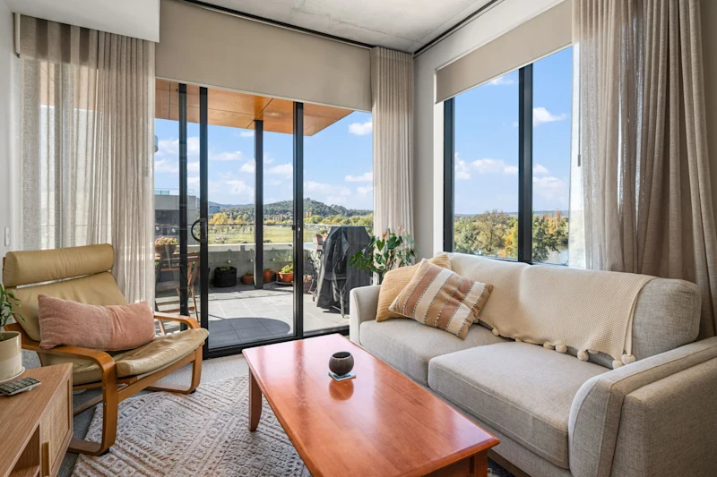 Wake Up to Breathtaking Vistas: Corner Apartment Living in Kingston Foreshore!629327193333771111