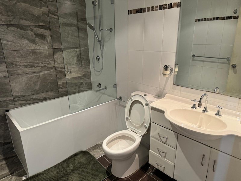 Beautiful Apartment Share Male only63007596079362114