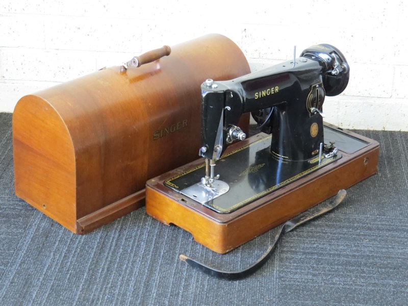 Singer sewing machine, vintage 201k, bentwood case, ex cond63612125863299110