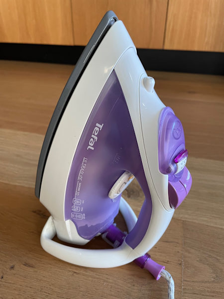 Tefal iron $1563612125602561110