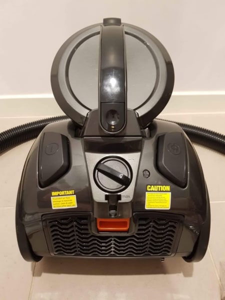 Bagless Multifloor Vaccum Cleaner with extra attachments63444104671617114