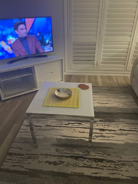 Glass coffee table 62864723619969112