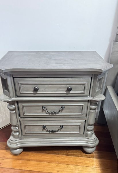 King size bed 62863380487683113