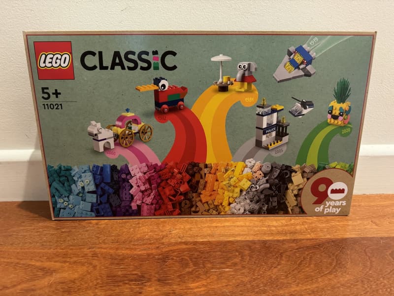 My daughter got this Lego Classic 11021 set for Christmas. Some