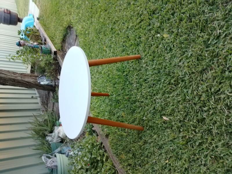 Small Round White Table with Timber Legs62863408382081113