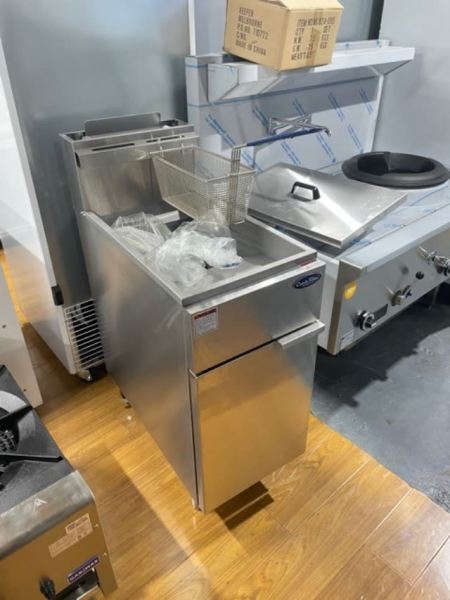 New Commercial Gas Fryer 2 Basket 2Yr Warranty Standing, Chips Chicken63019535792898111