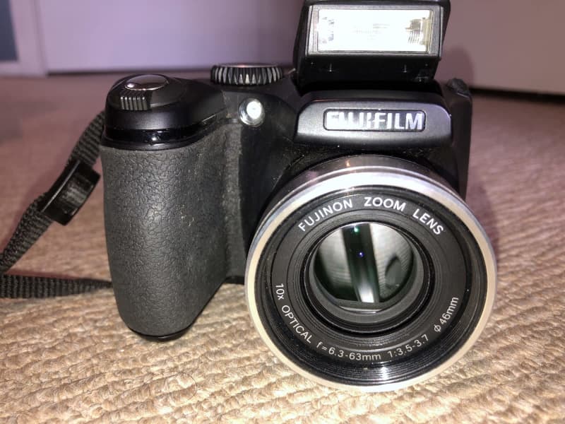 fuji finepix s5700