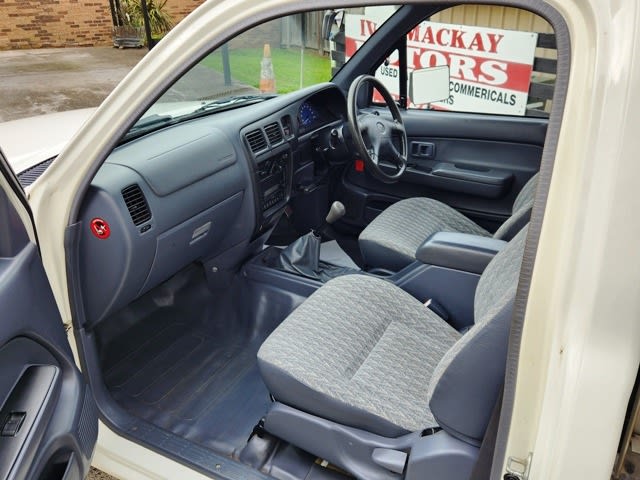 2004 TOYOTA HILUX 5 SP MANUAL C/CHAS62936660628609114