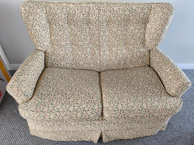 Vintage two seater lounges62863377308033112