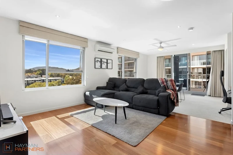 Stylish corner apartment with outstanding views towards Red Hill62929678024961112