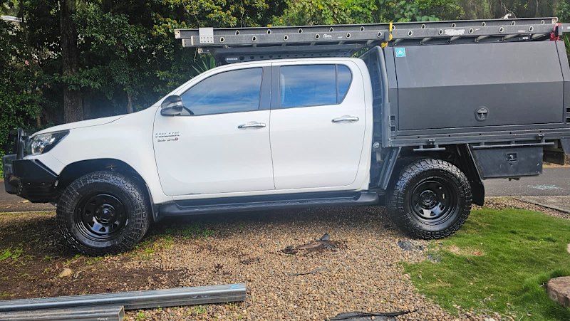 2016 TOYOTA HILUX SR (4x4) 6 SP MANUAL DUAL C/CHAS62935682090627111