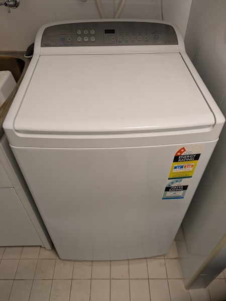 FREE - Fisher & Paykel washsmart 7 kg washing machine (needs repair)63023087311363112