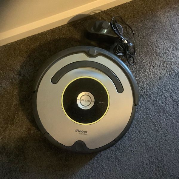 I Robot Roomba  vacuum cleaner  63018176074498111