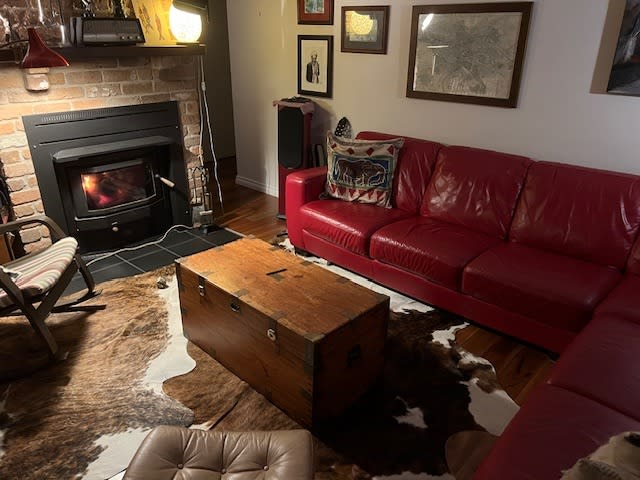 Corner red leather lounge, 3.5 seater   2 seater, high quality62863410523523113