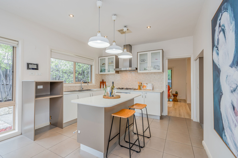 Exquisite 4-Bedroom Home with Pool and Double Garage in Harrison62929679492353112