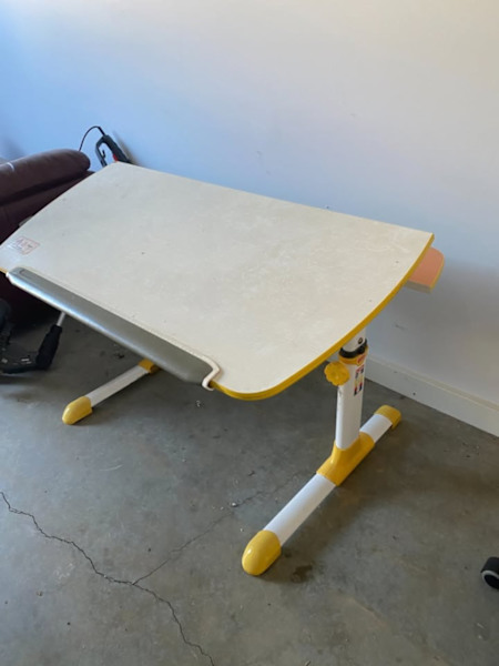 Student desk with a drawer62864724449282111