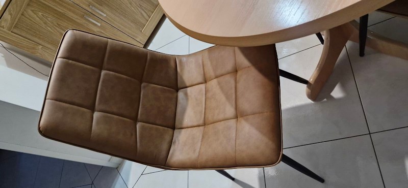Dining Table and chairs62863380524291111