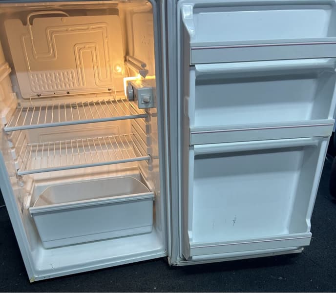 westinghouse 220l fridge