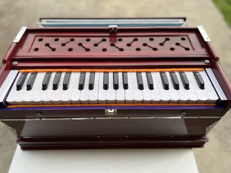 best keyboard with harmonium sound