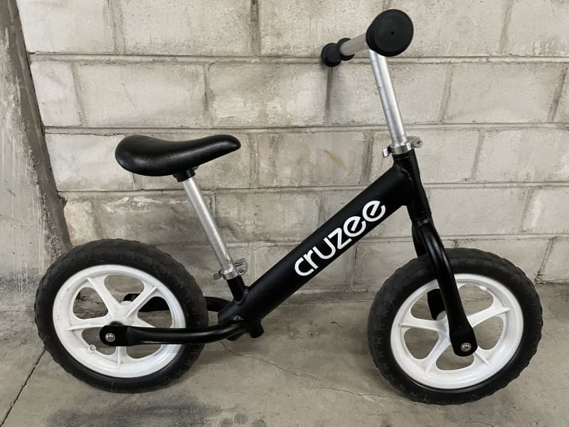 cruzee balance bike second hand