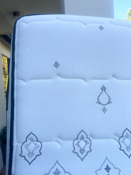 Queen Size Mattress by Sealy Posturepedic  ‘Grande Luxe’62863384658435111
