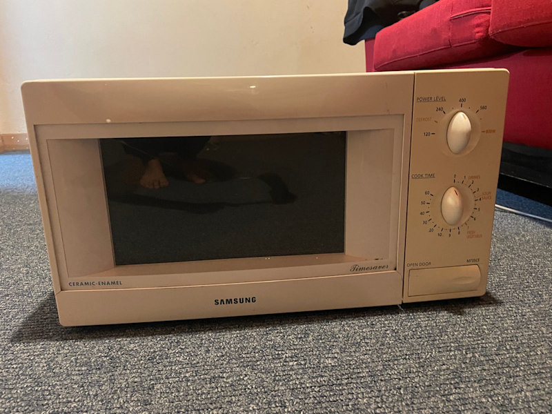 Samsung Ceramic-Enamel Microwave For Sale63021730540034113
