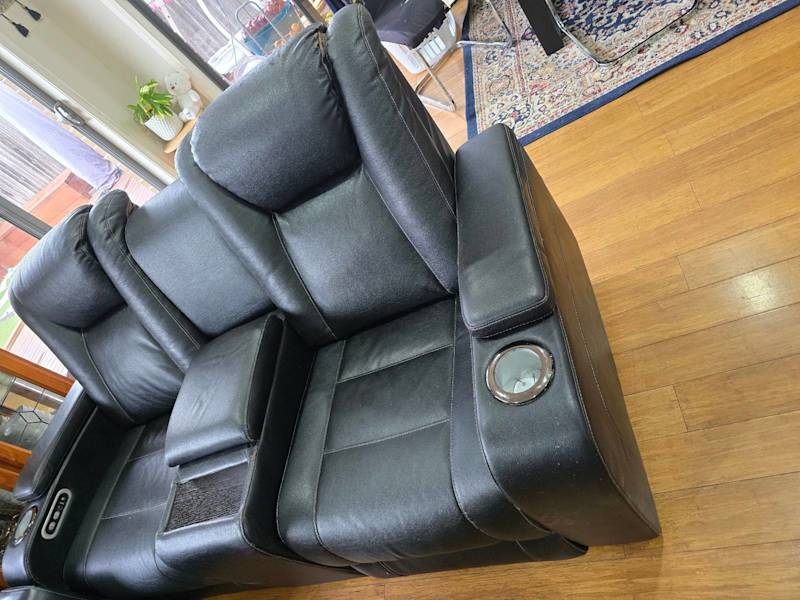 Recliner sofa 3 and 2 piece . 62863370781313111