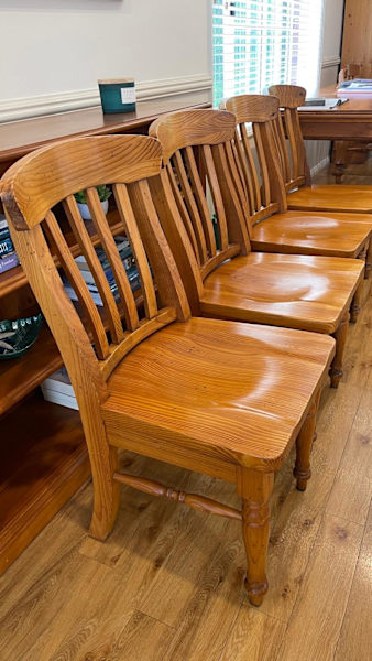 Large Dining table and 8 chairs 63437624515330114