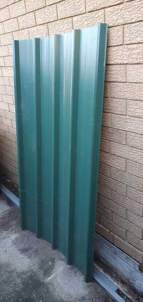 COLOURBOND ROOFING.. GREEN.....2  X SMALL SHEETS.630089185282591122