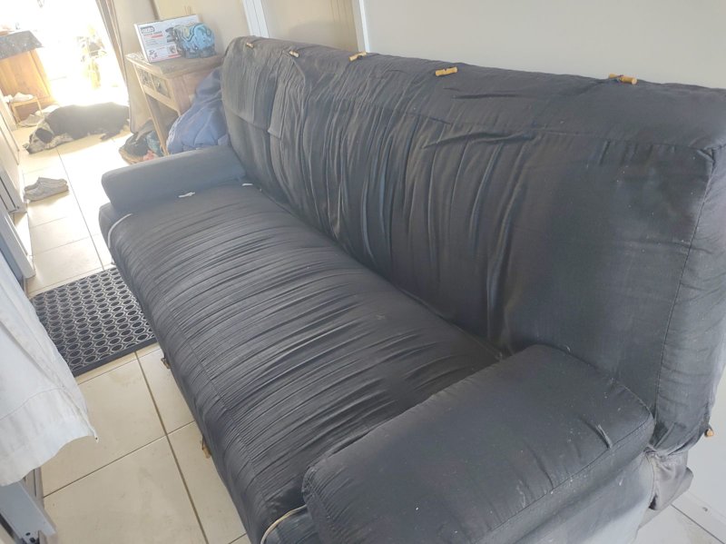 FUTON LOUNGE GREAT COND. Click Clack style. Super comfy. CORINDI 245662863406648322114
