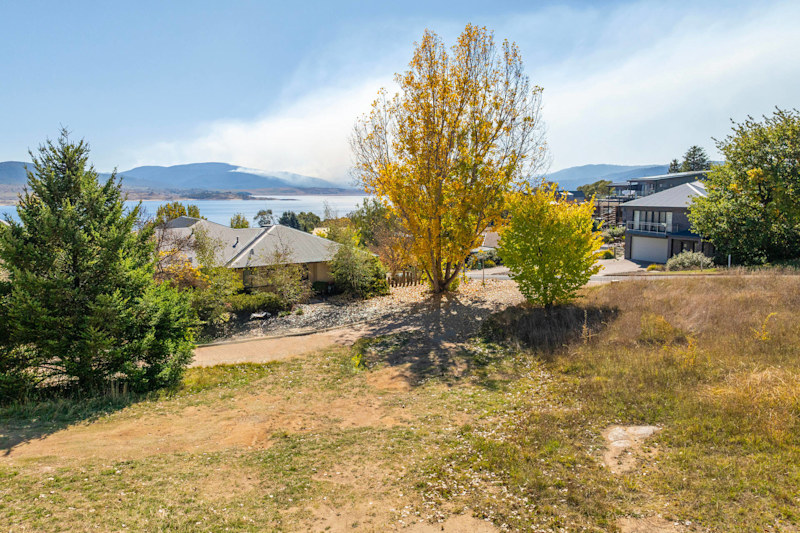 Exciting Opportunity in Tyrolean Village: Lake-View Land with dual occupancy DA Approval by renowned architects.63438493650435112
