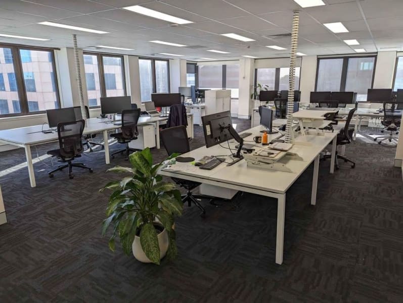 Work stations & pods62866849437443111