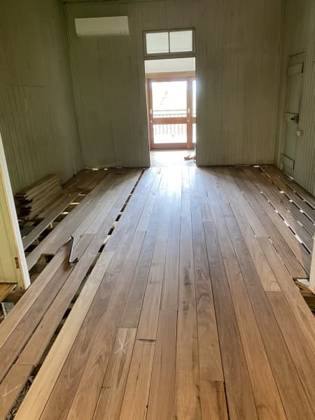 Licensed carpenter builder62863843184385114