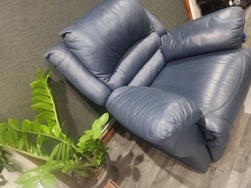 2 x single sofas Leather Tuggerah pick up  62863374505217112