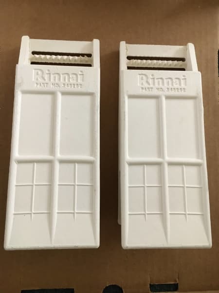 RINNAI GAS HEATER CANDLES IN GOOD CONDITION.63016060151171114