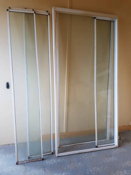 BEIGE ALUMINUM AND GLASS SHOWER SCREEN63440221750913110