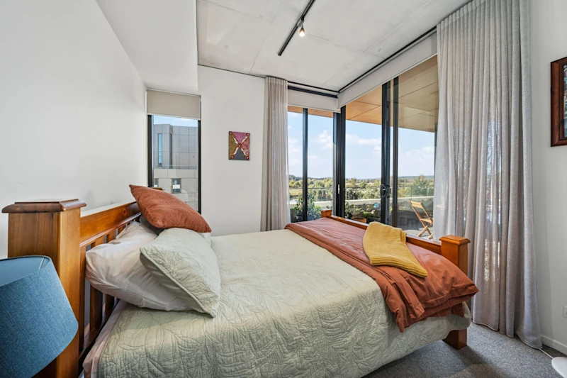 Wake Up to Breathtaking Vistas: Corner Apartment Living in Kingston Foreshore!62932719333377113